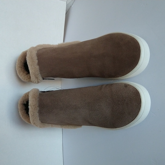 Blondo Waterproof Suede Leather Fur Details Ankle Sneakers Booties Size 8.5 - Picture 3 of 13